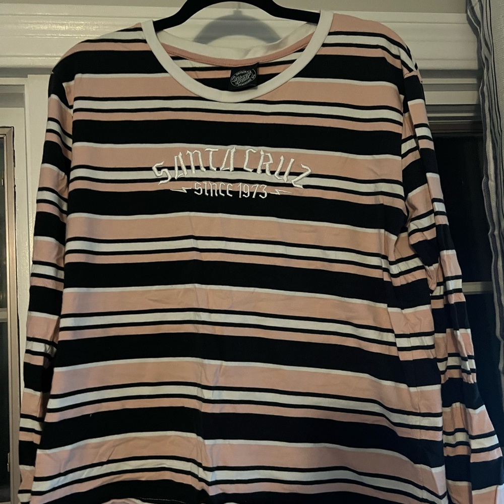 Santa Cruz womens long sleeve size medium pink and black, great condition